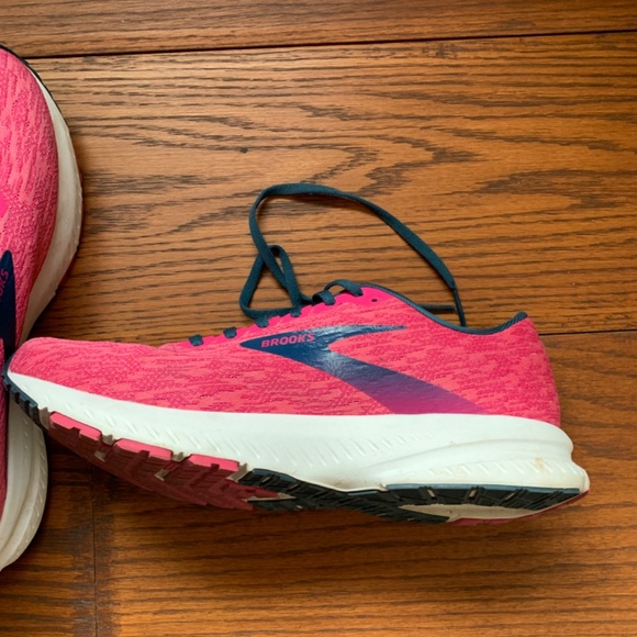 Sneaker - Picture 2 of 2